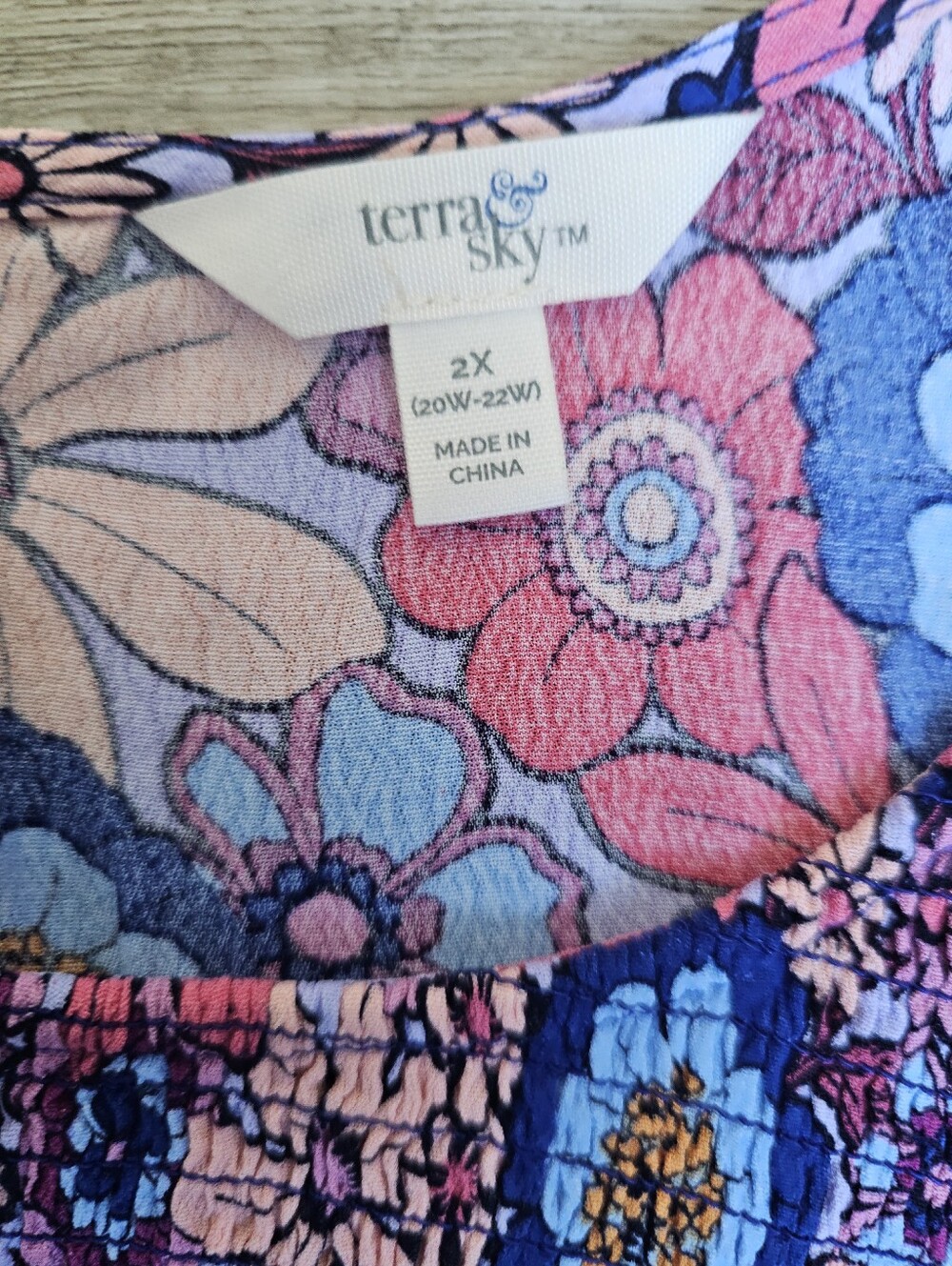 Terra & Sky Floral Smocked Top - Size 2X (20W-22W) - Picture 12 of 14